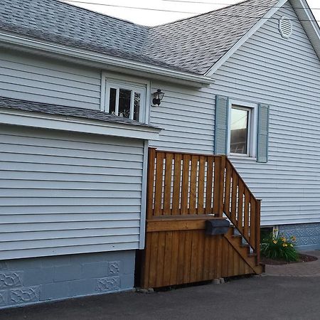 Fully Furnished On Broadway In Moncton Apartment Exterior foto